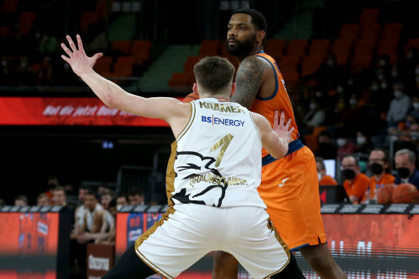 比赛裁决间 比赛裁决间